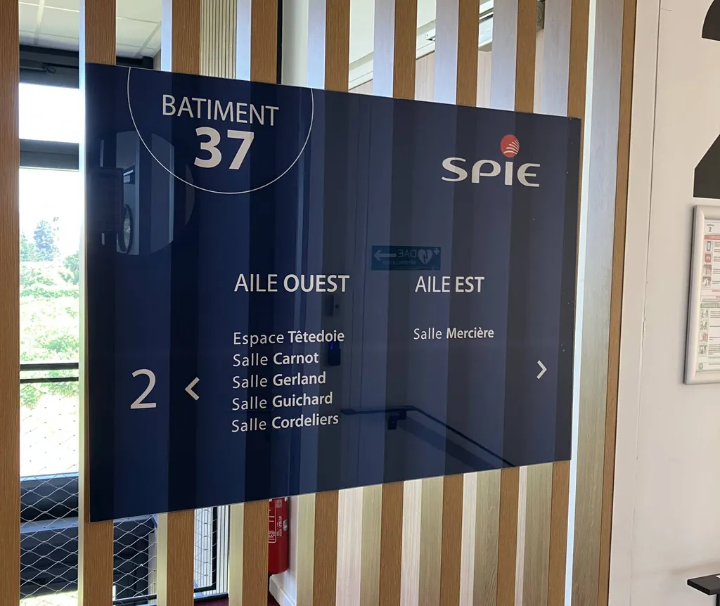 Signalétique en intérieur pour sites SPIE à côté de Lyon