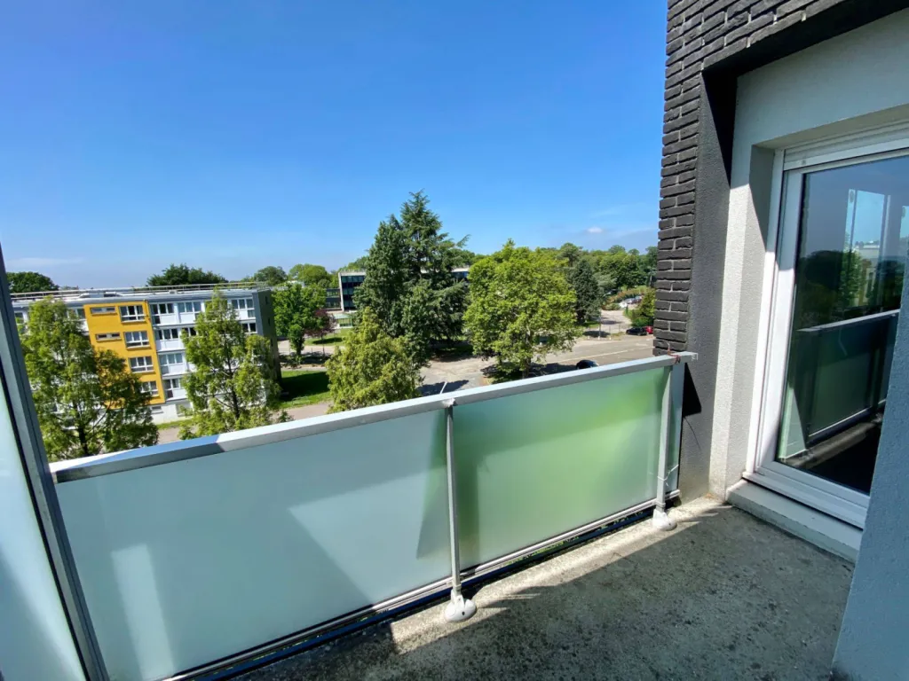 Acheter ou investir dans un appartement récent avec double parking et balcon, proche de l'université à Mont Saint Aignan (76)²