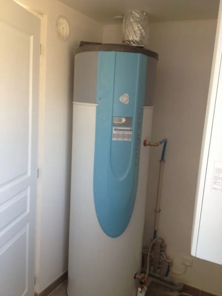 Installation de chauffe-eau thermodynamique pour réaliser des économies à Pusignan