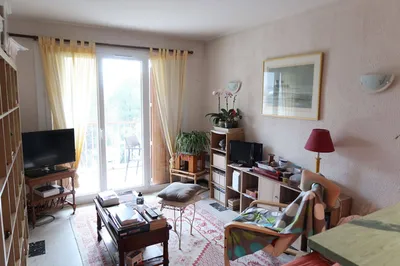 Appartement 2 Cassis avec terrasse dans résidence sécurisée avec parking et accès centre à pied