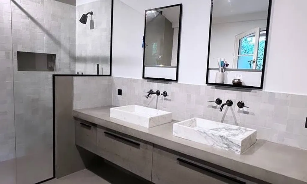 Salle de bain en Béton ciré et teinte personnalisé TERRE DU MONDE