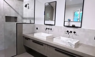 Salle de bain en Béton ciré et teinte personnalisé TERRE DU MONDE