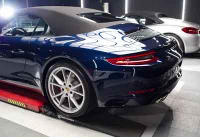 Film de protection Porsche dans le Morbihan. Pose de PPF XPEL expert sur Porsche 991 MK2
