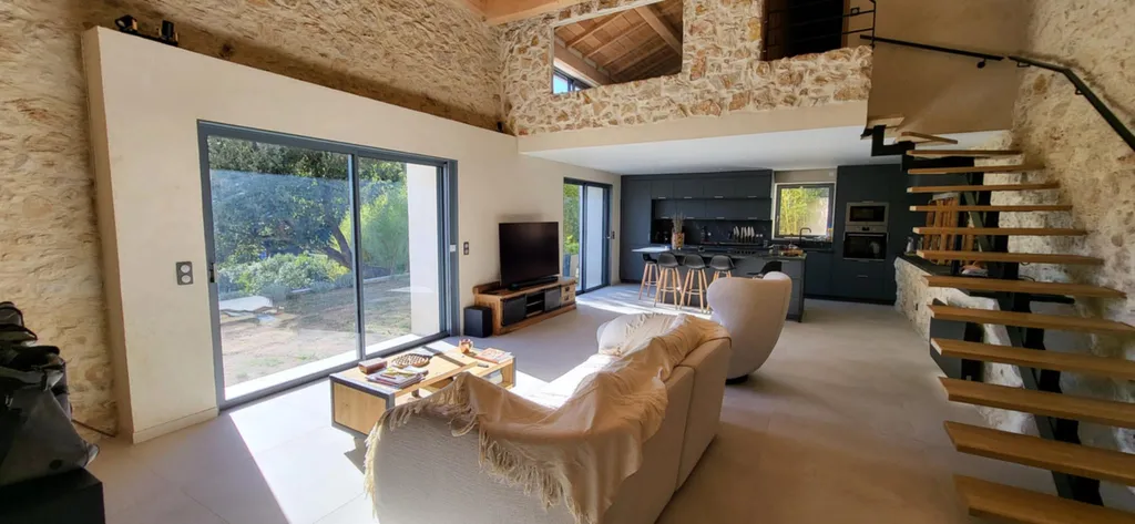 Fenêtres alu thermolaquées RAL 7016 avec sécurité multipoints à Fréjus