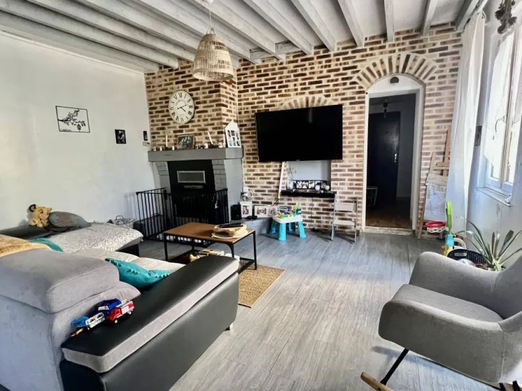 Maison rénovée de 140 m² édifiée sur 649 m² de terrain sur la commune de ST PIERRE LES ELBEUF