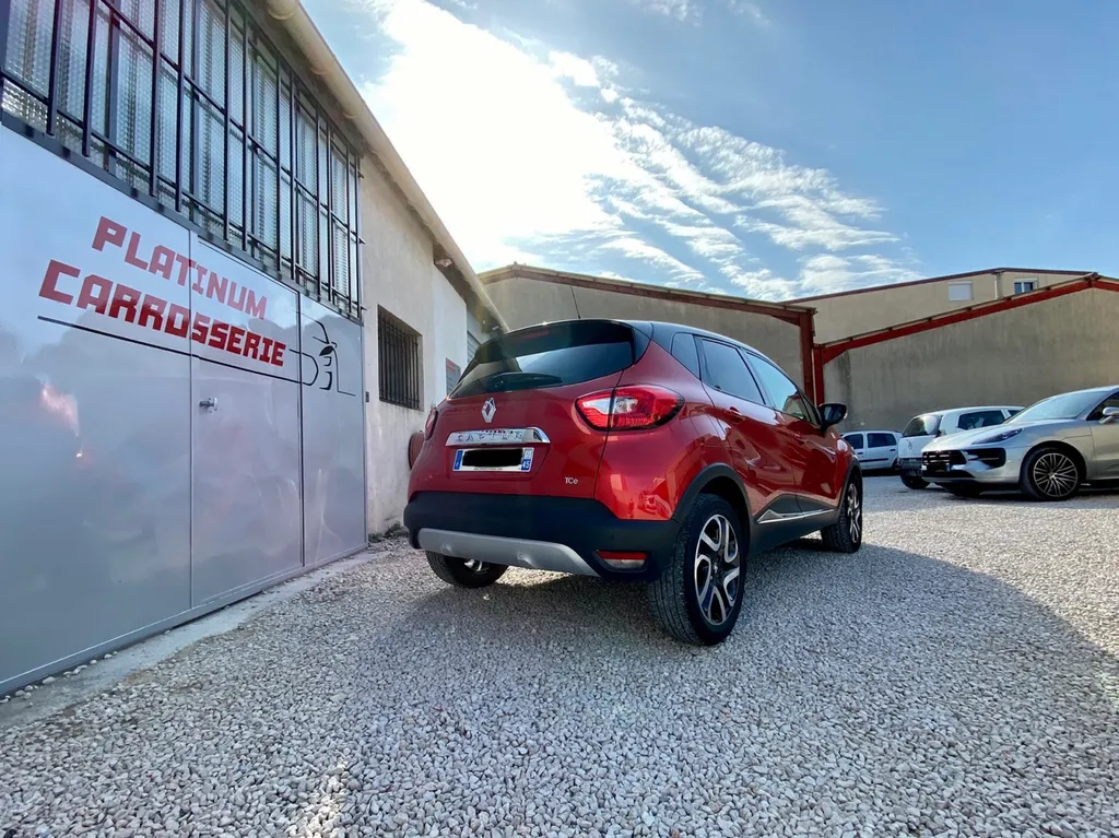 Réparation carrosserie sur Renault Captur avec franchise offerte et véhicule de prêt