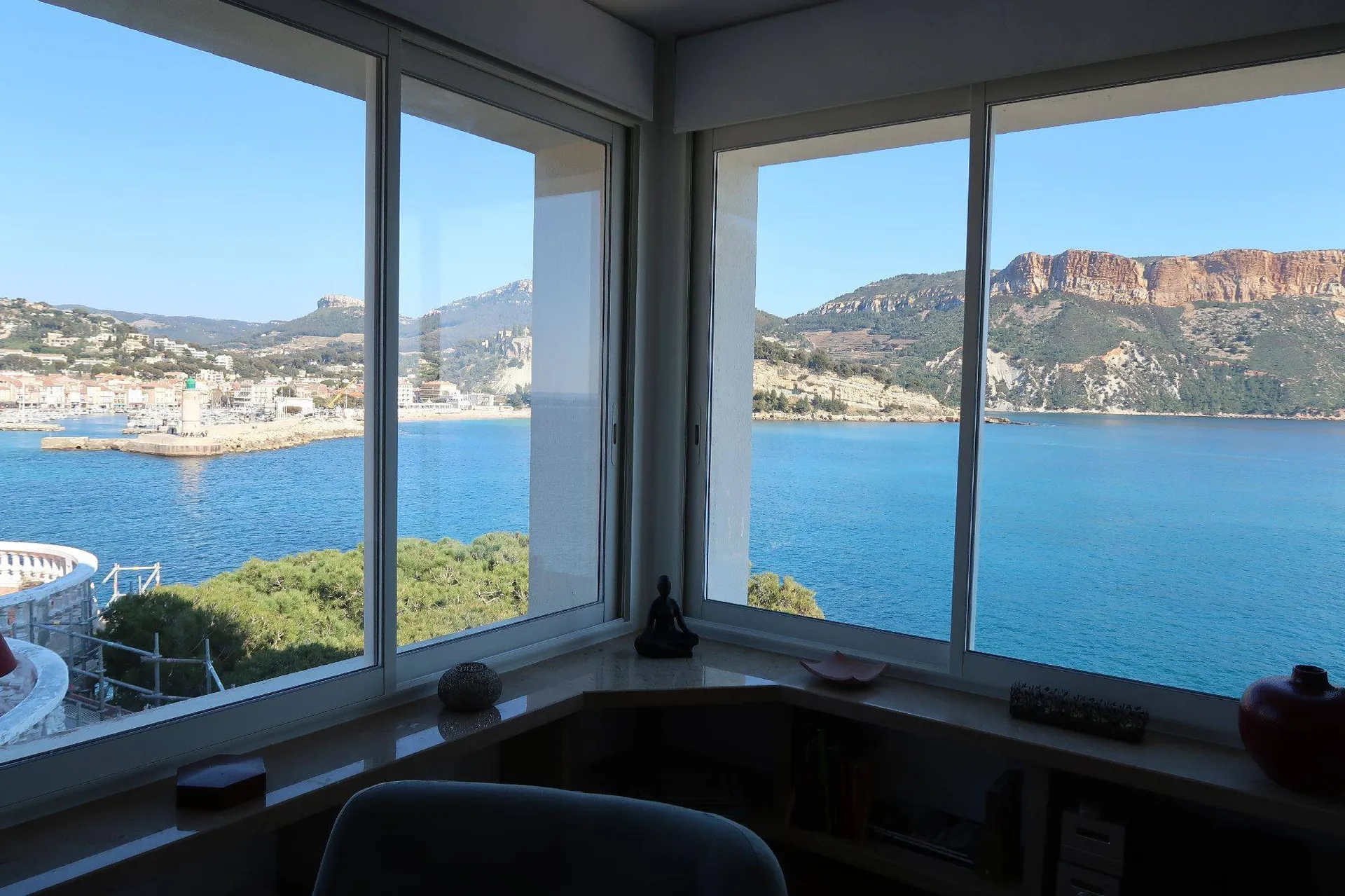 Appart à vendre à Cassis avec vue panoramique depuis le salon cadre de vie  exeptionnel