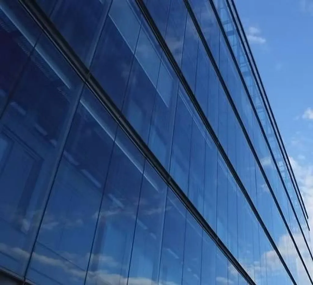 Installer des vitrages autonettoyants à Lyon 69 Rhône-Alpes: avantages et inconvénients