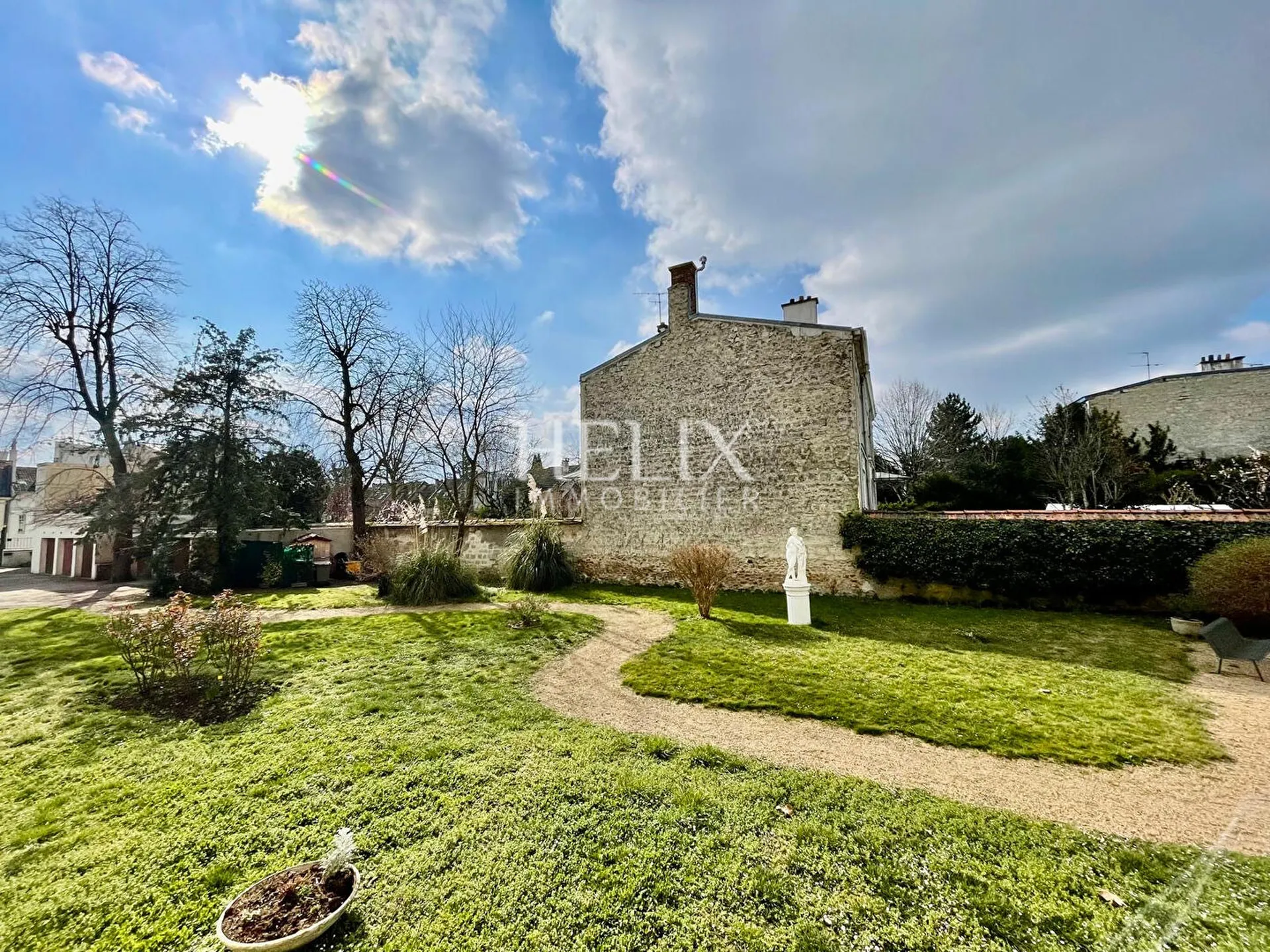 Chatou un charmant appartement de 3 pièces de 71 m2 proche de la gare