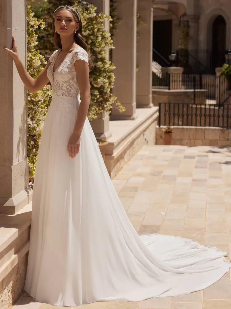 Robe de mariée fluide avec dos nu à Marseille