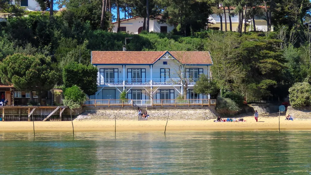 Extension sur pilotis d'une maison front de mer à Arcachon : gagner 40 m² de vie face à l'océan pour 150 000 euros