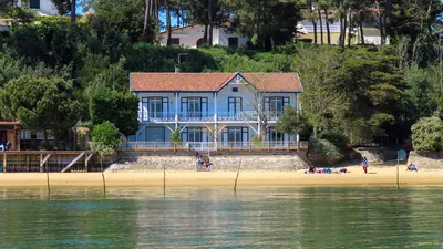 Extension sur pilotis d'une maison front de mer à Arcachon : gagner 40 m² de vie face à l'océan pour 150 000 euros