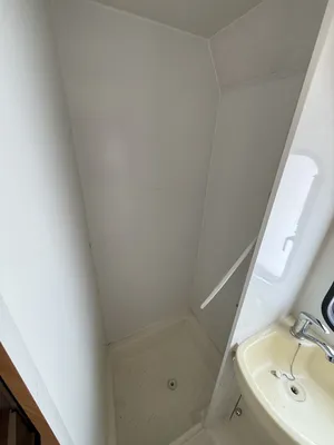 DOUCHE SPACIEUSE