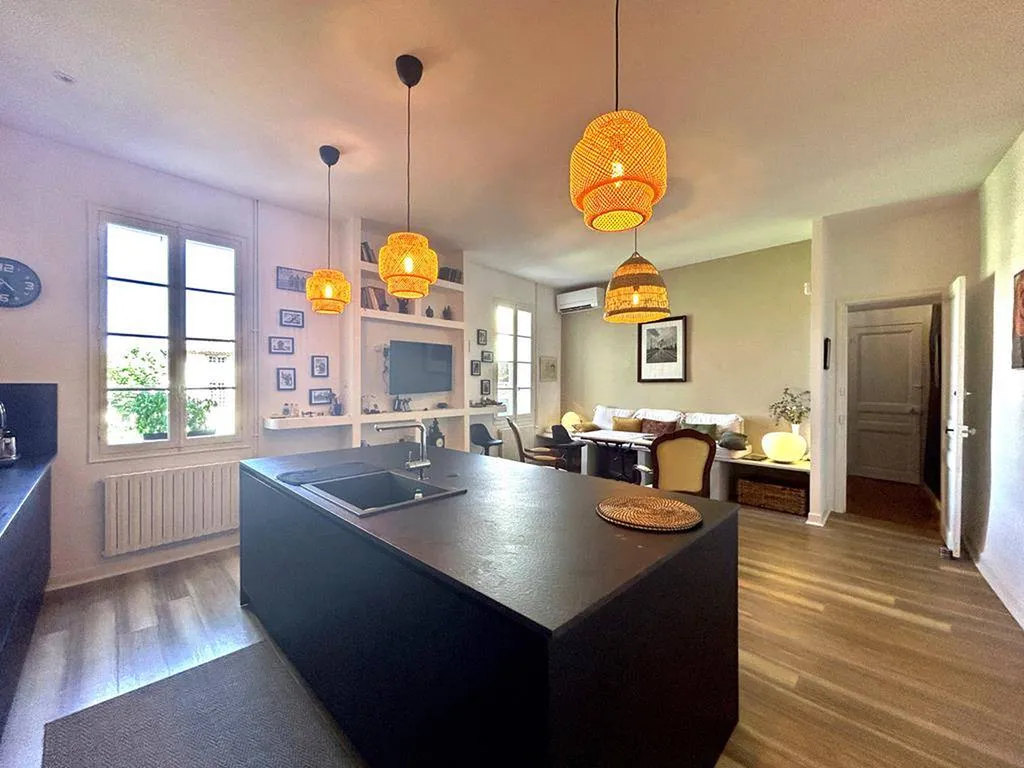 Maison de ville au cœur du centre historique, garage, terrasse, vue Mont Ventoux   