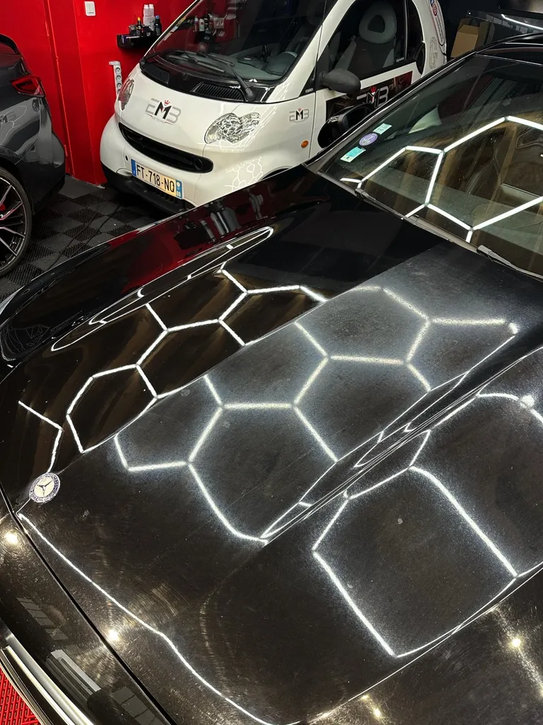 Detailing auto rénovation carrosserie lyon traitement céramique Mercedes C63 AMG