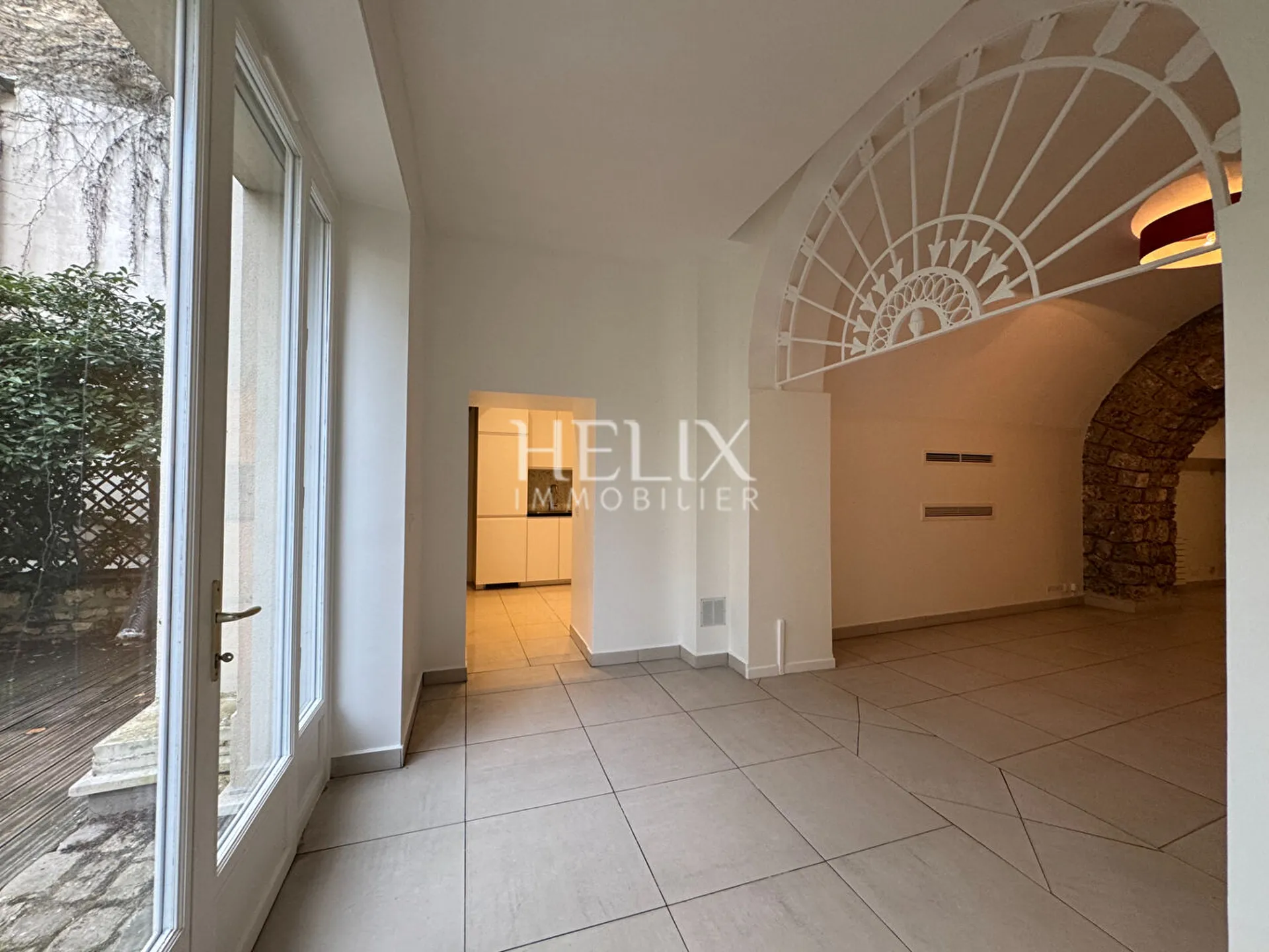 A louer, séduction garantie pour l'originalité de ce très joli cinq pièces 130,40 M2 dans l'esprit 