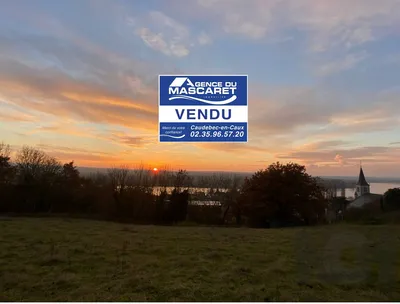 Beau et grand terrain à bâtir, à vendre, situé au Trait avec vue dégagée et vue Seine