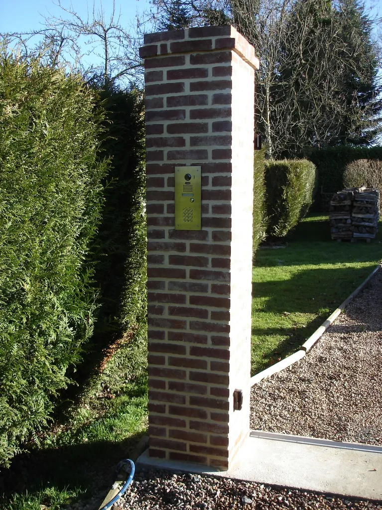 Installation de Murets en Maconnerie, Piliers de Portails en Briques et Soubassements en Béton à Deauville dans le calvados 14 et ses Alentours