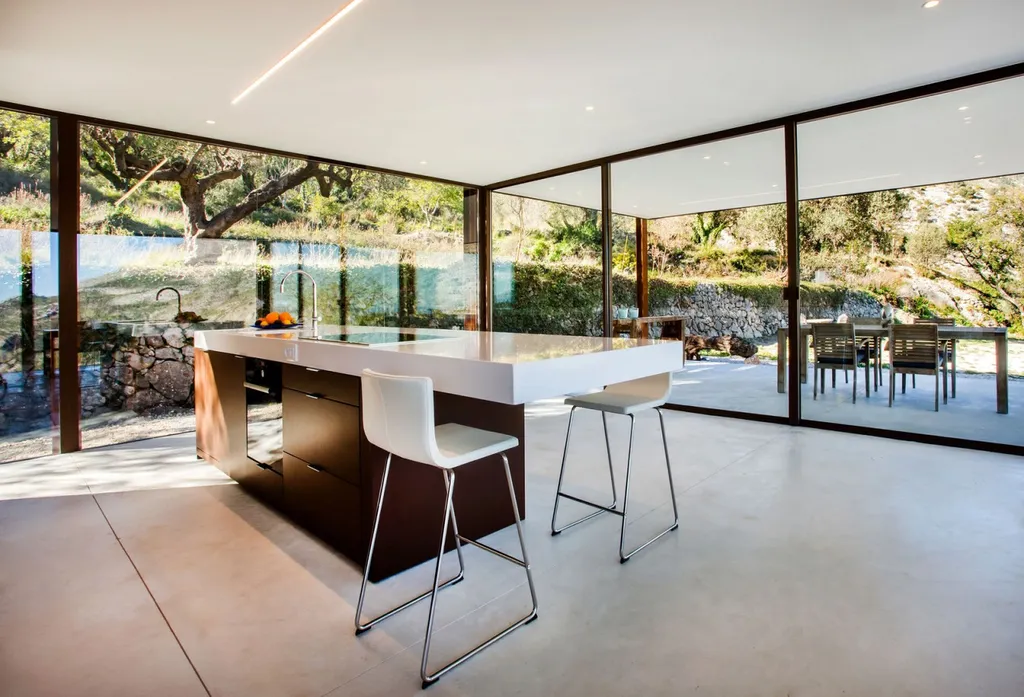 Rénovation ou construction, vous optez pour de la menuiserie ultra fine et design sur Martigues et Istres