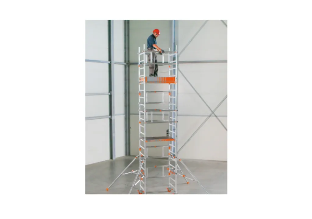 l’échafaudage Solo-Tower de Layher disponible chez Niveau4 à Berre 13 Paca, Montage aisé par 1 personne, compact et pratique au transport.