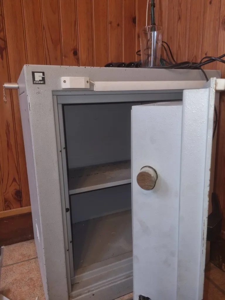 coffre fort fichet bauche ayant nécéssité une ouverture sur auchel dans le cadre d'une combinaison inconnue