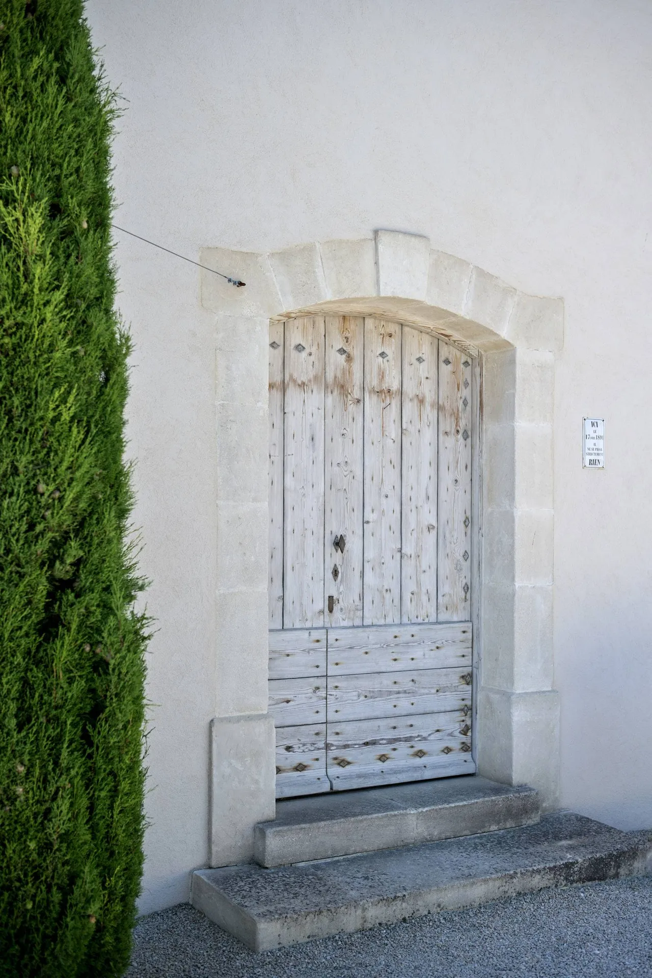 Porte d'entrée en bois massif sur mesure 