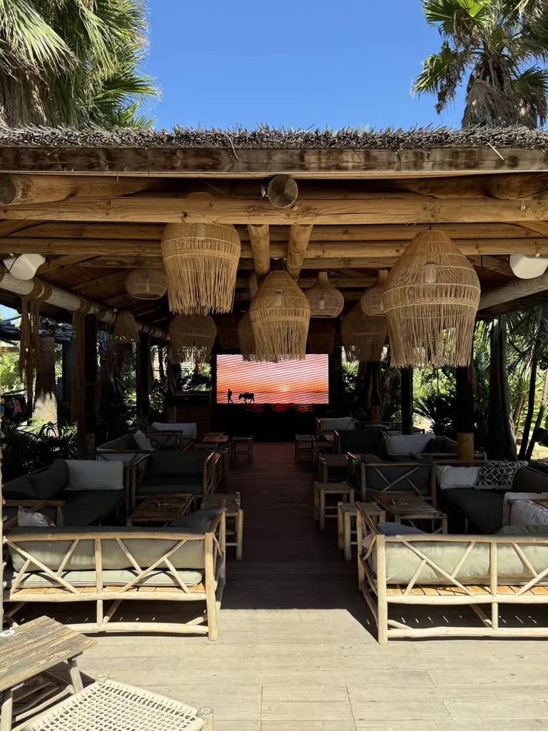 Installations sonorisation Tiki Oasis dans le camping du Kon Tiki à Ramatuelle Var 83