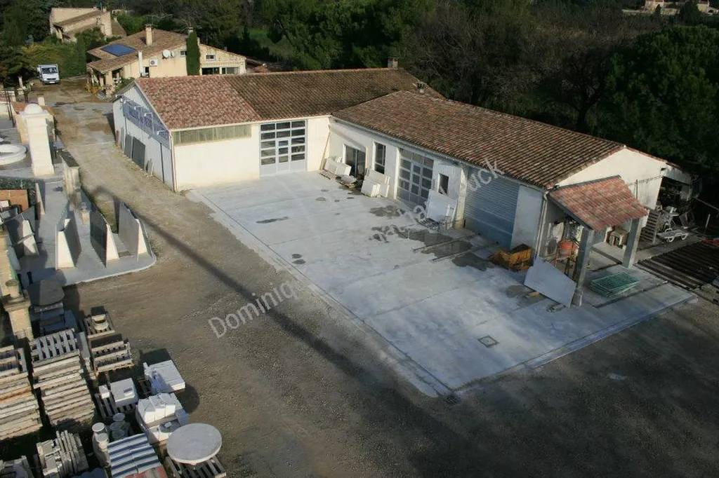 Nos Ateliers sur Tarascon, situé dans la vallée des Baux de Provence