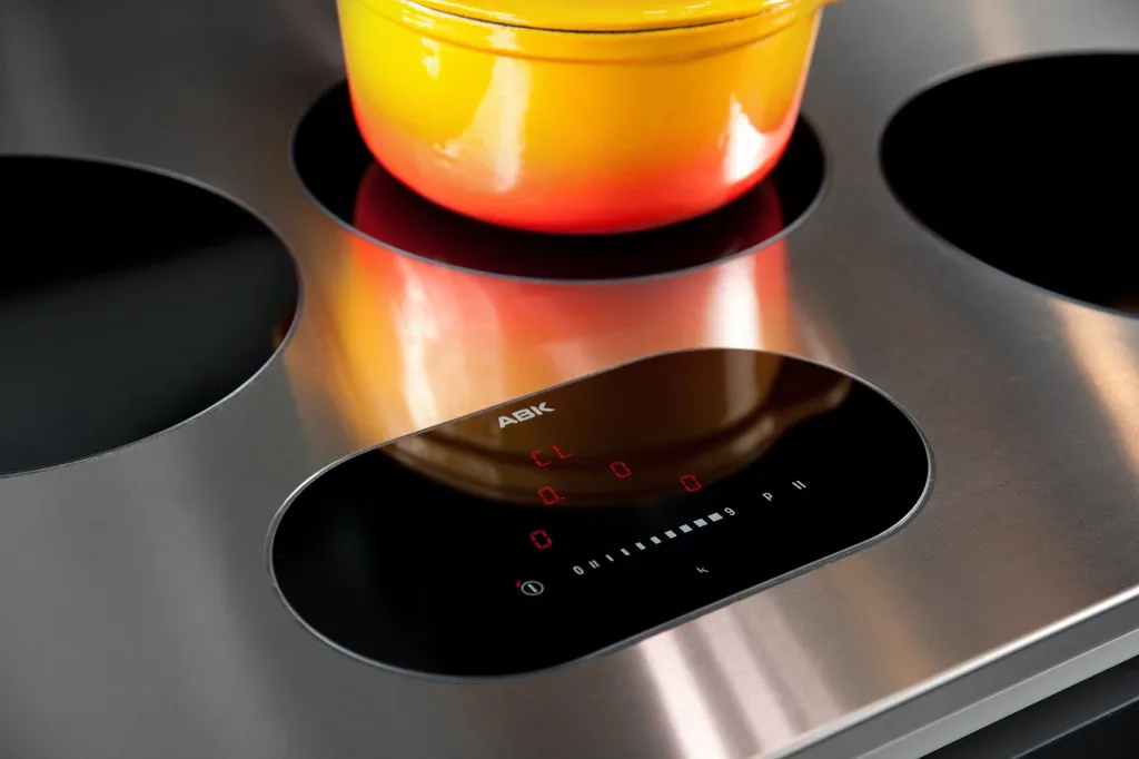 Bruleurs individuels induction avec leur panneau de commande dans plan de travail inox Paris