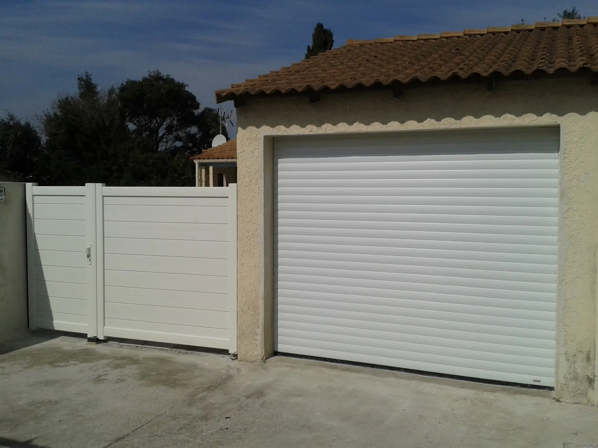 Portail alu lames larges sur Istres