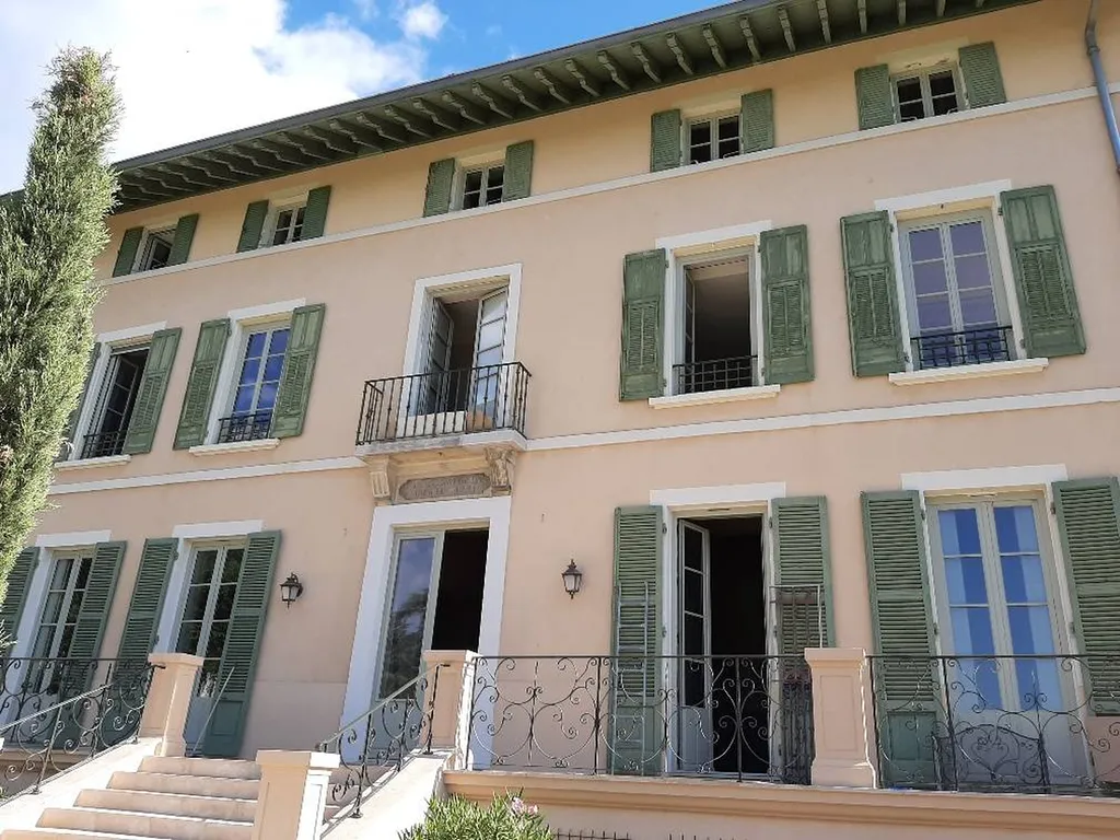 Maison de maître avec fenêtres patrimoine à Tassin la demi lune proche de Lyon