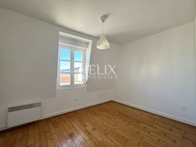 Appartement 2 pièces dans le centre de Saint Germain en Laye au dernier étage avec ascenseur parking et cave