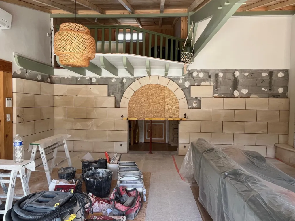 Construction en pierre de Sireuil à La Teste-de-Buch : mur et arc sur mesure