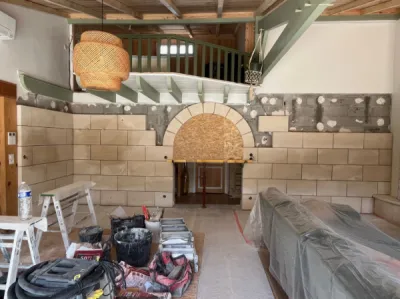 Construction en pierre de Sireuil à La Teste-de-Buch : mur et arc sur mesure