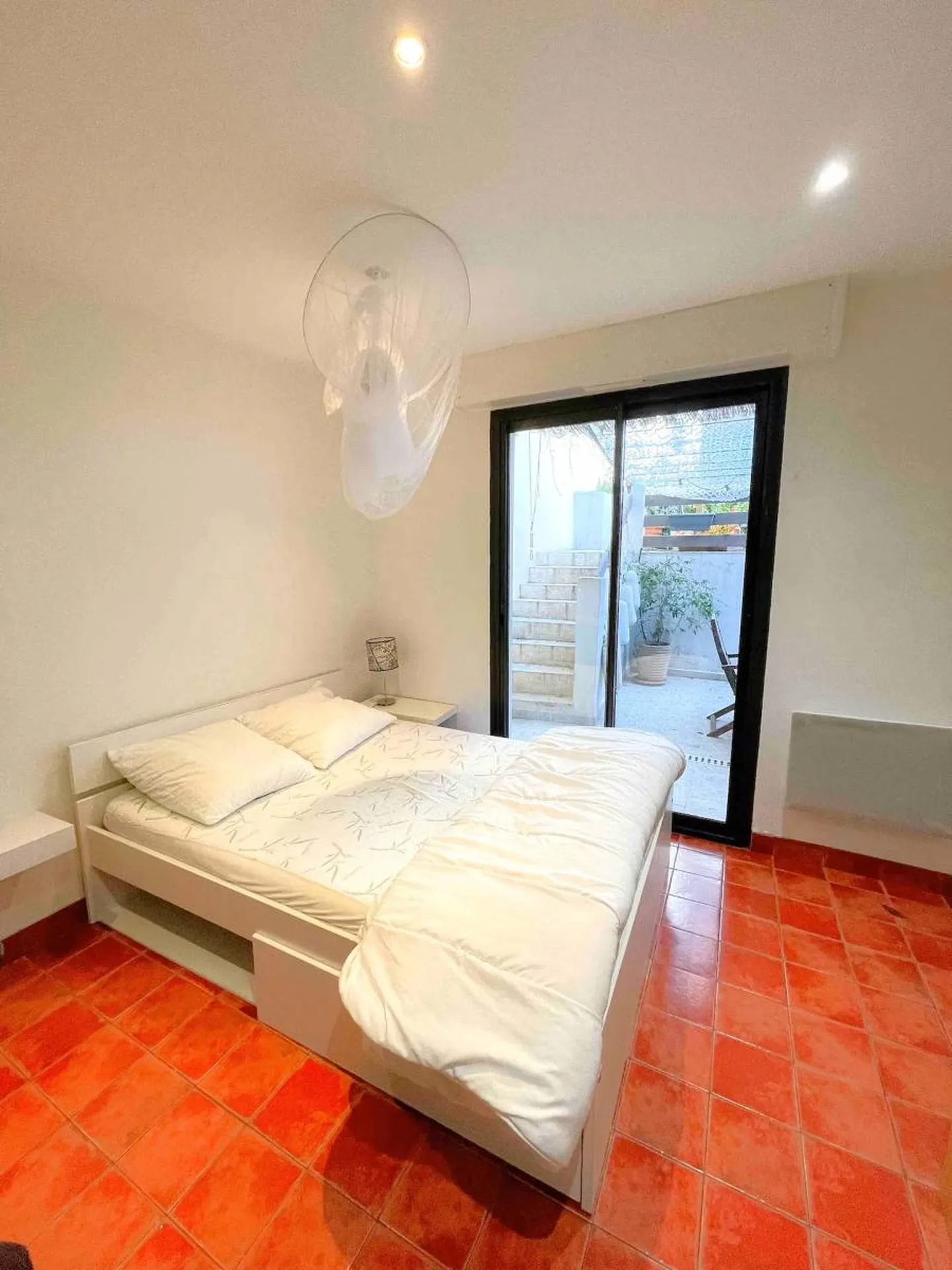 Vente appartement T4 Cassis  avec vaste terrasse dans résidence sécurisée derrière le port