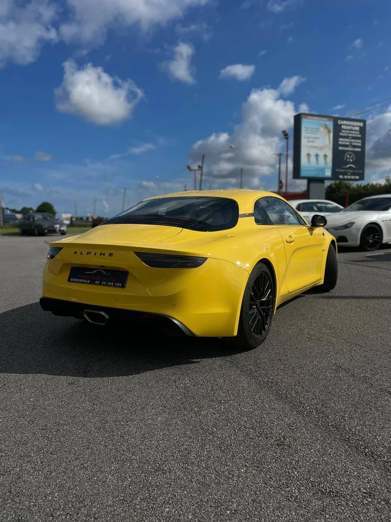 Renault Alpine A110 jaune à Goderville proche de Rouen