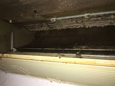 Turbine DAIKIN encrassée par de la moisissure à Aix-en-Provence avant l'entretien