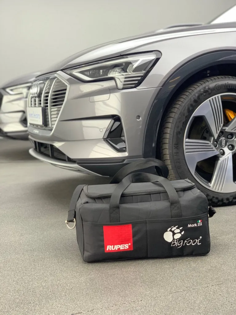 Traitement céramique véhicule neuf Audi E-tron à Moungins