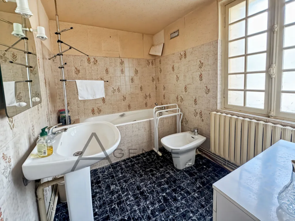 A saisir maison de maître de 150 m² édifiée sur 2720 m² de terrain sur la commune de FRENEUSE 76410