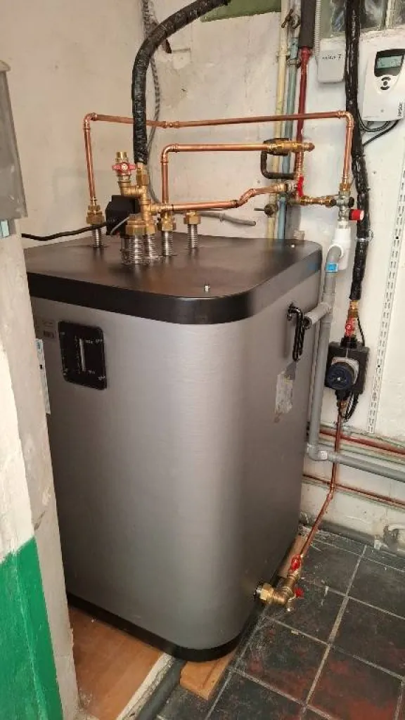 Installation d'un ballon solaire avec capteur thermique en toiture dès 6 990e