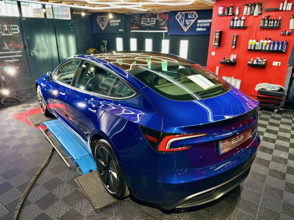 Detailing auto lyon traitement céramique à côté de lyon spécialiste Tesla