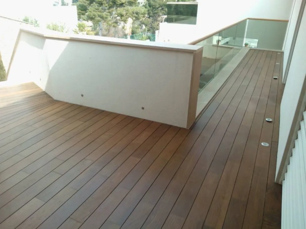 Réalisation d'une Terrasse en IPÉ situé au ROUCAS-BLANC à Marseille