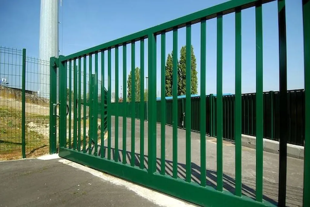 FOURNITURE ET POSE DE PORTAIL AUTOPORTANT