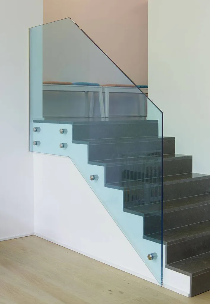 Pose d'un garde corps en verre feuilleté avec entretoise à LIMAS PROCHE DE VILLEFRANCHE SUR SAONE