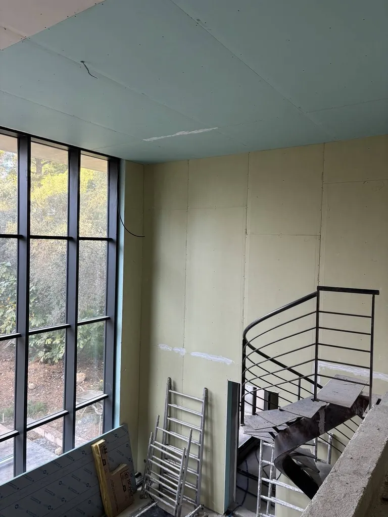 Réalisation de faux plafond et cloisons en placo dans une villa à Sanary-sur-Mer Artisan plaquiste EPN Artisan