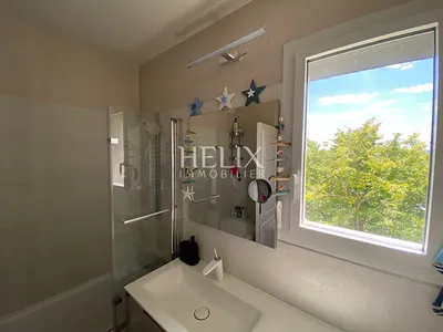 Le Pecq quartier Canada - Un vaste appartement 5 pièces de 114m² avec une vue imprenable sur la Seine et la verdure, de très beaux volumes et à seulement 13 minutes à pied du RER A