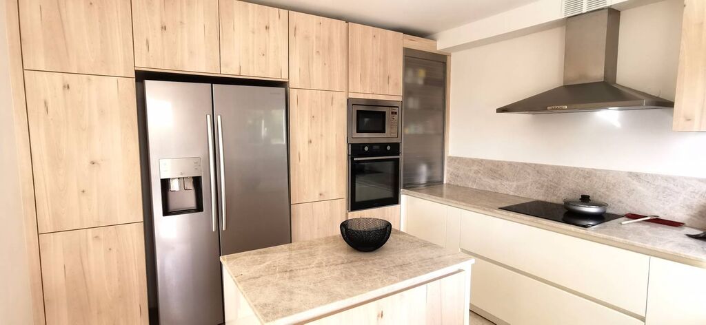 Cassis -   maison individuelle rénovée & climatisée avec terrasse vue mer, piscine et garage