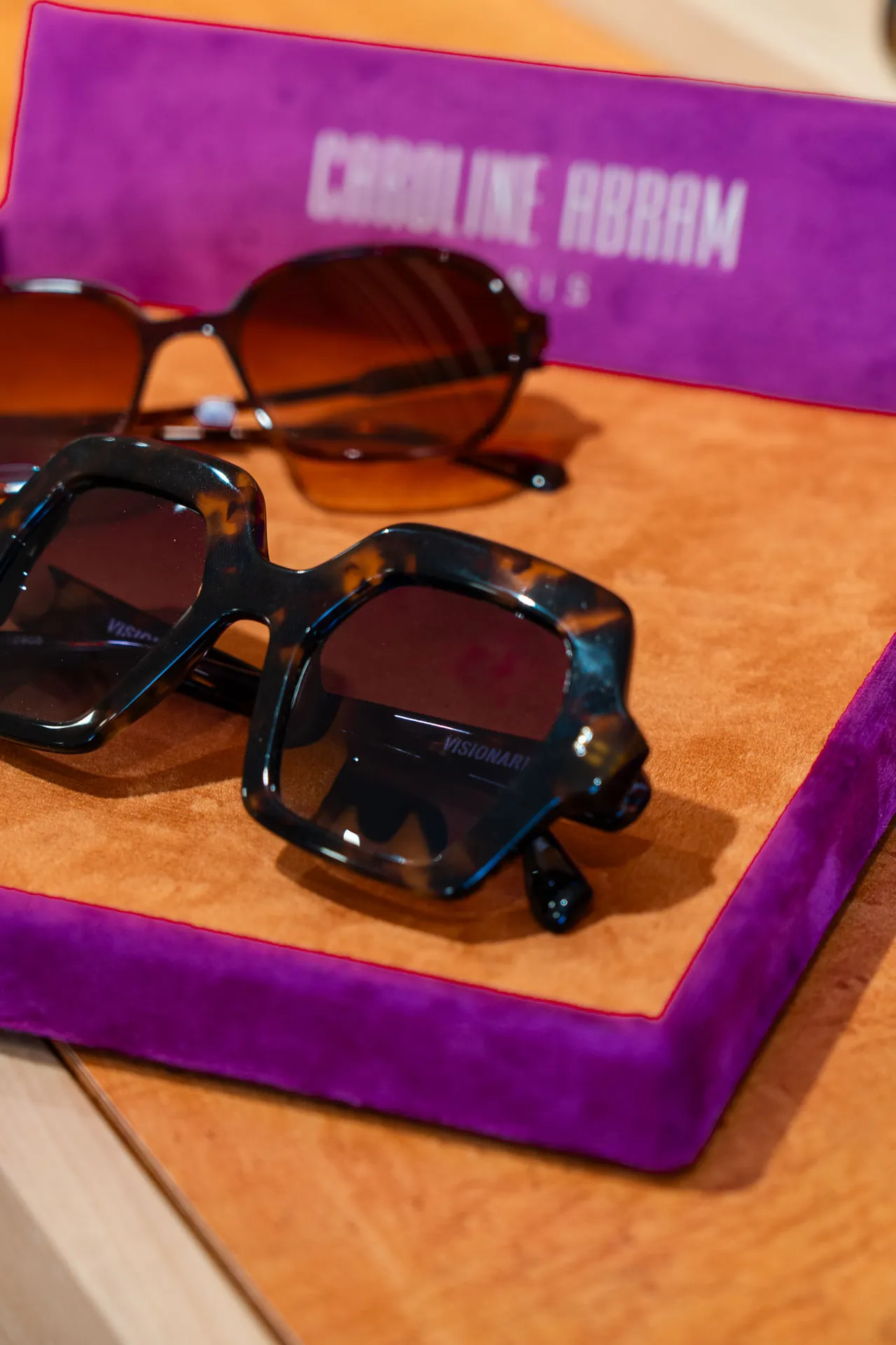 lunette de soleil pour femme originale disponible chez opticien independant près de Castanet Tolosan