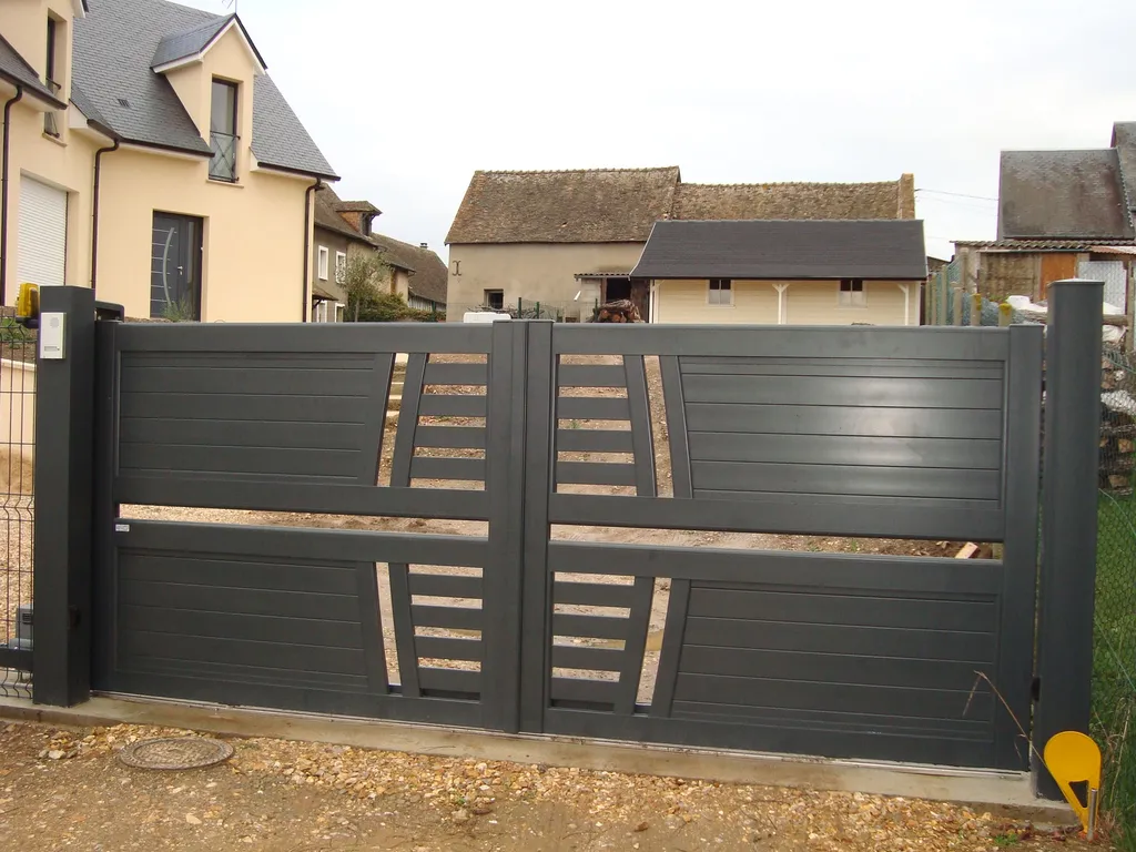 Installation de Portail en aluminium à battants motorisés à Rouen et sa région ou agglomération en Seine-Maritime 76