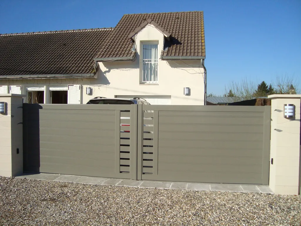 Installation de Portail en aluminium à battants motorisés à Rouen et sa région ou agglomération en Seine-Maritime 76